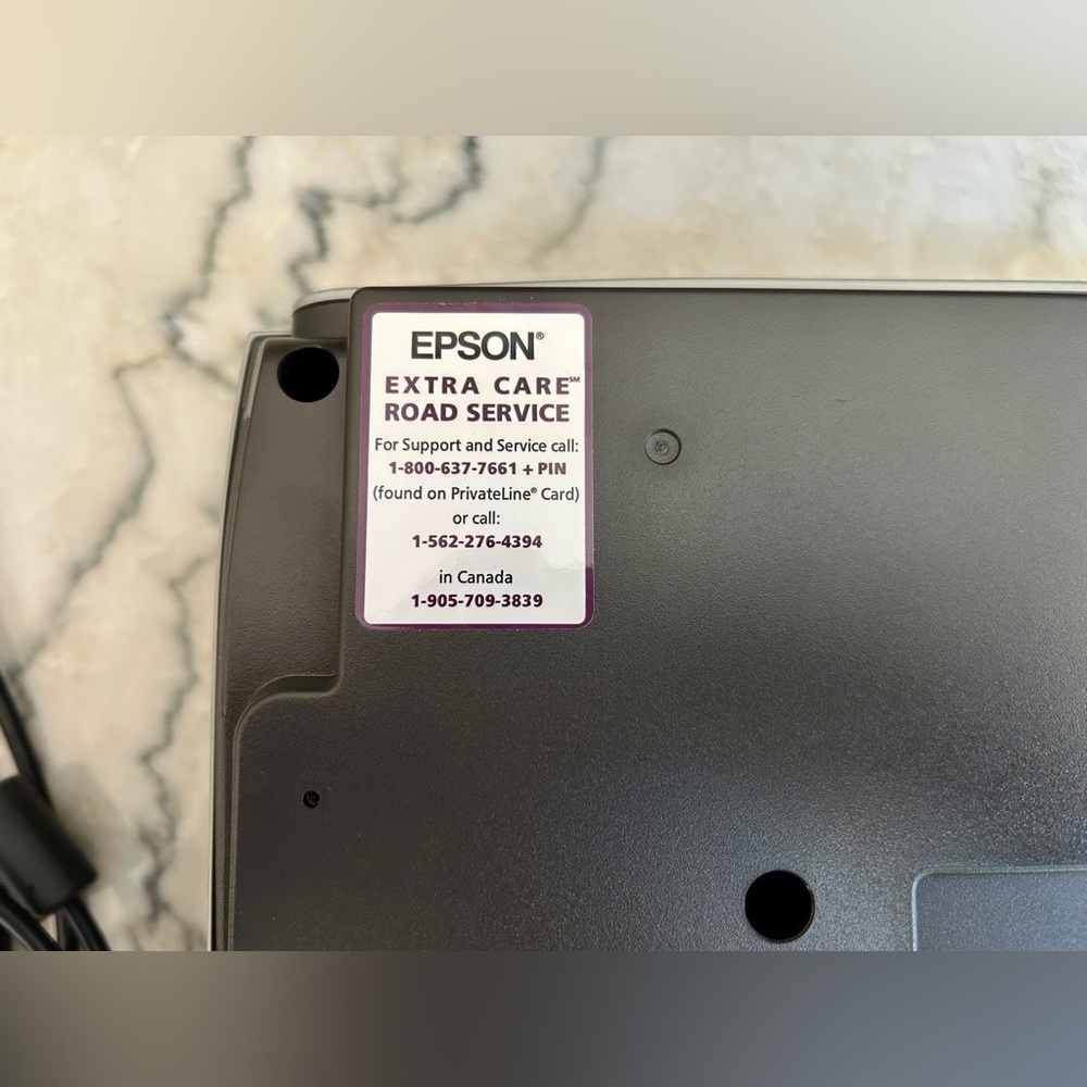 Epson LCD Projector model EMP: S4 with Black Carry Case and Power cables - Picture 6 of 13